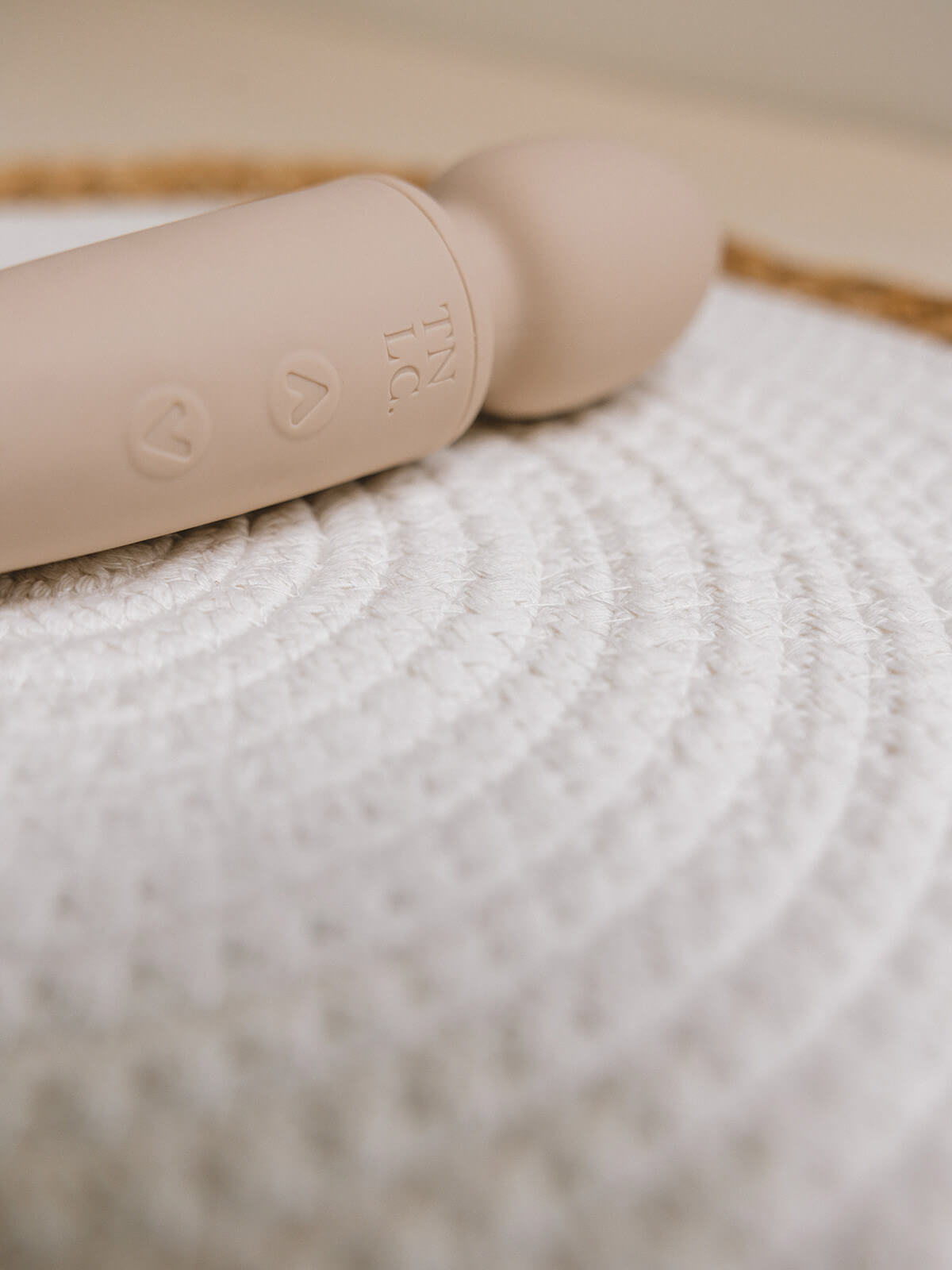 Cassia : Dual-ended and Curved Wand Vibrator