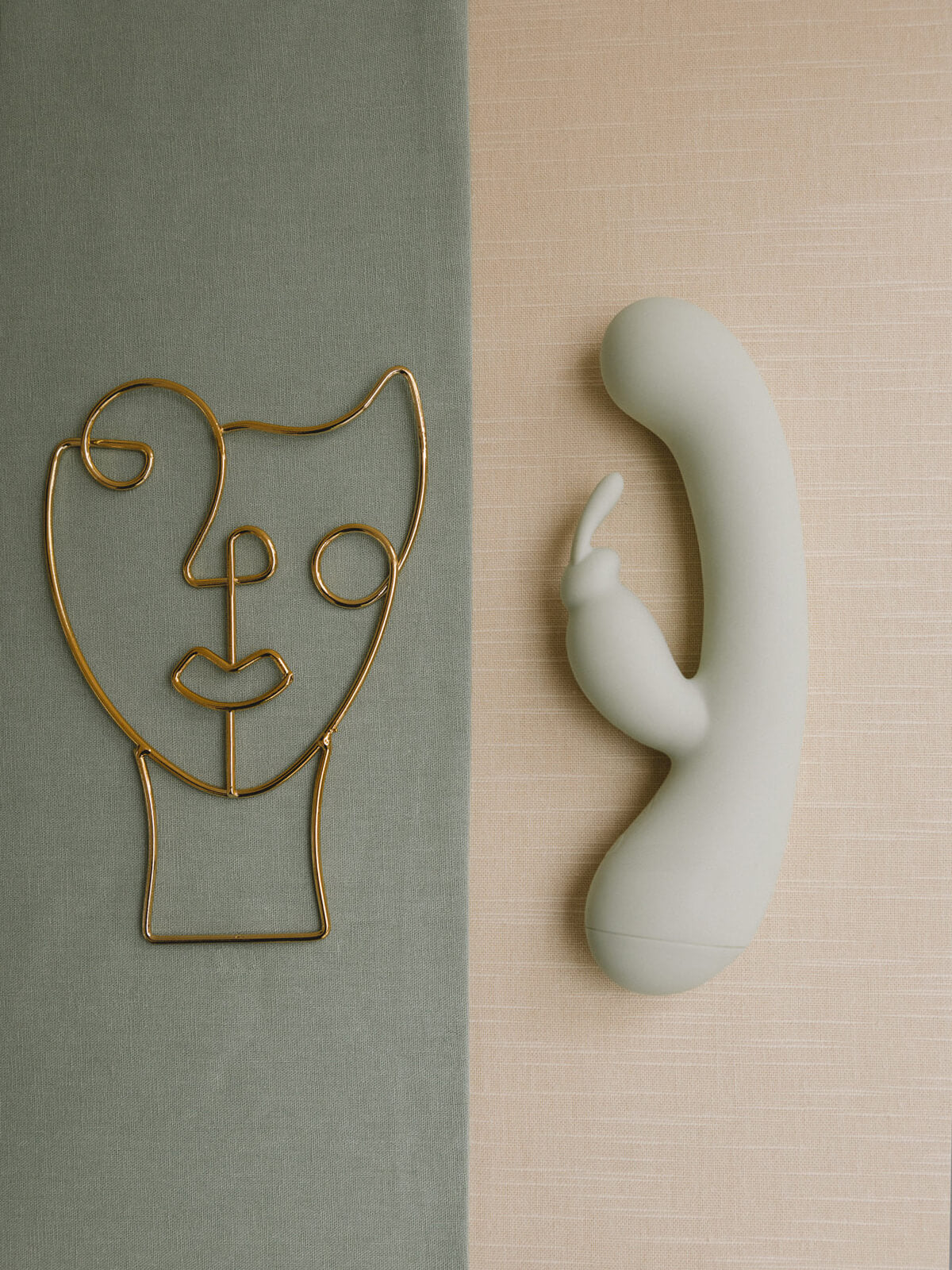 Saro : Classic Rabbit Vibrating Dildo