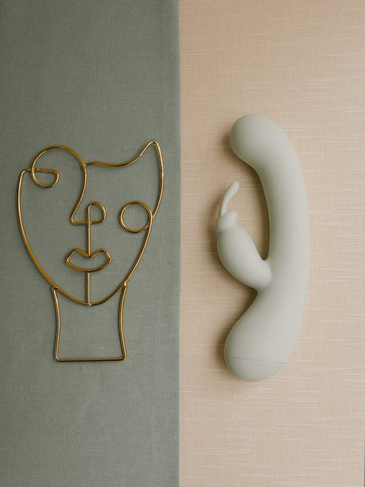 Saro : Classic Rabbit Vibrating Dildo