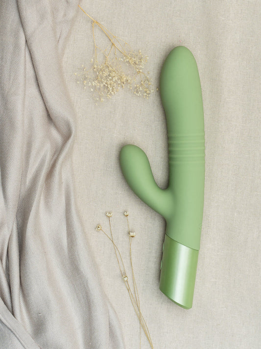 Yarrow : Thrusting Rabbit Vibrating Dildo