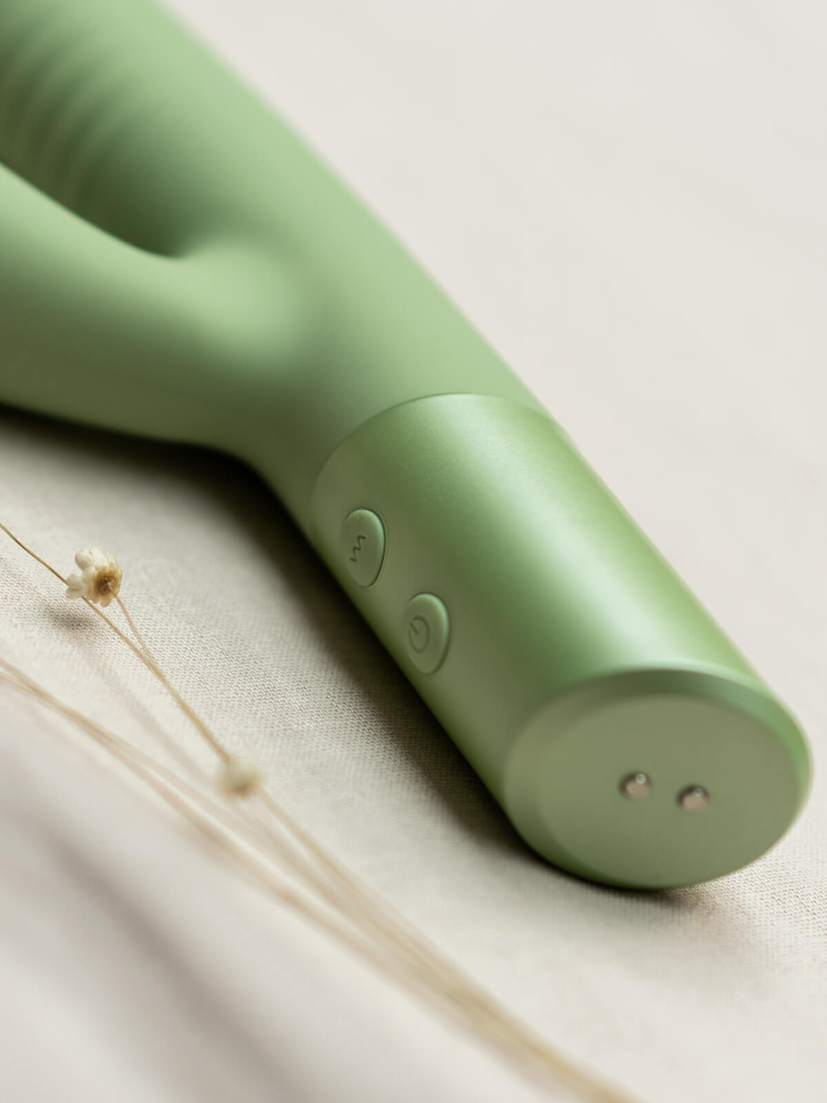 Yarrow : Thrusting Rabbit Vibrating Dildo