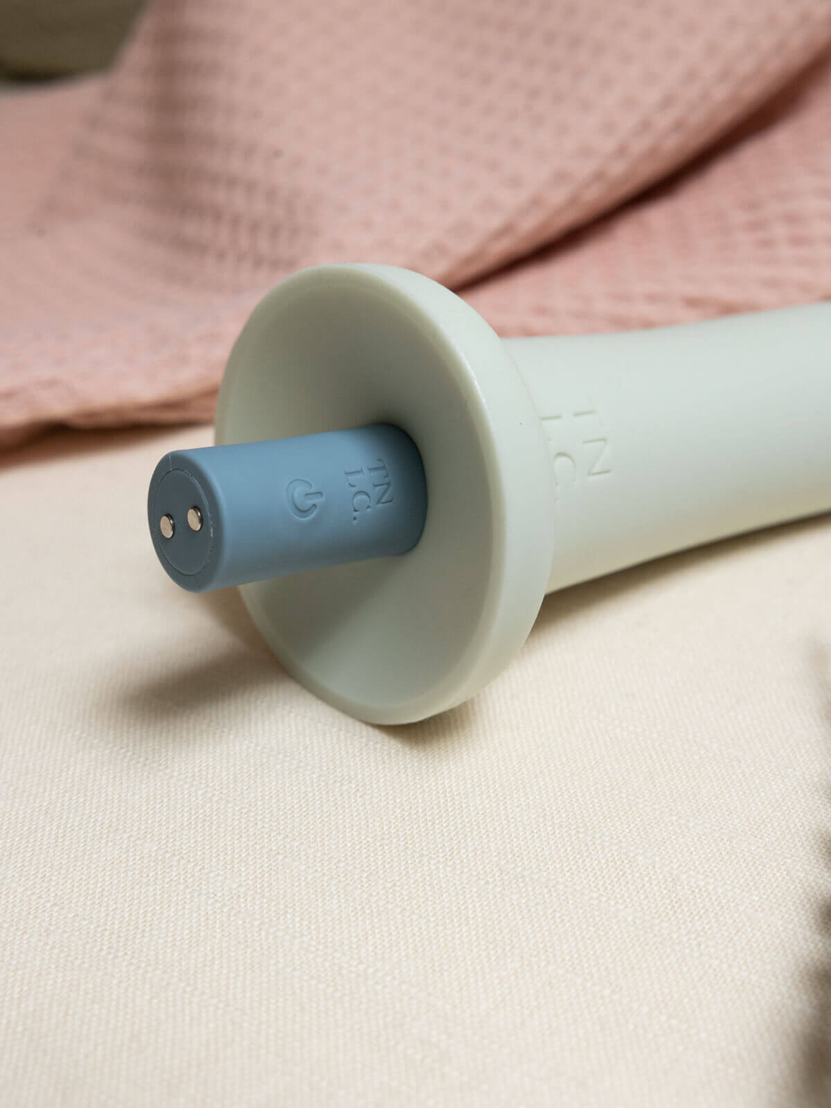 Dill G-Curve : 6" G-Spot Centric Silicone Dildo with Suction Cup