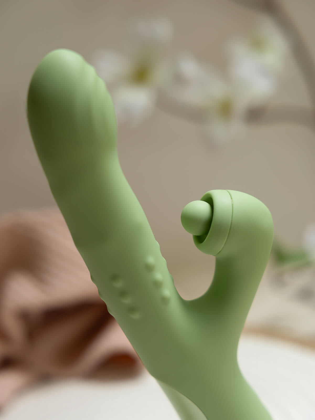 Senna : Unique ‘Come-Hither’ Thrusting Dildo & Vibrator