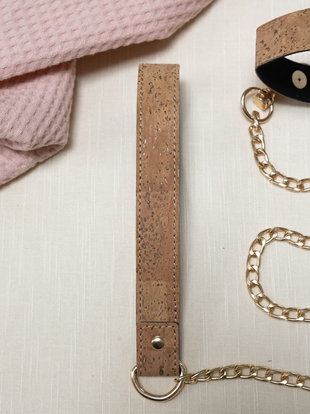 Camellia Choker : Cork Leather Choker Chain with Leash