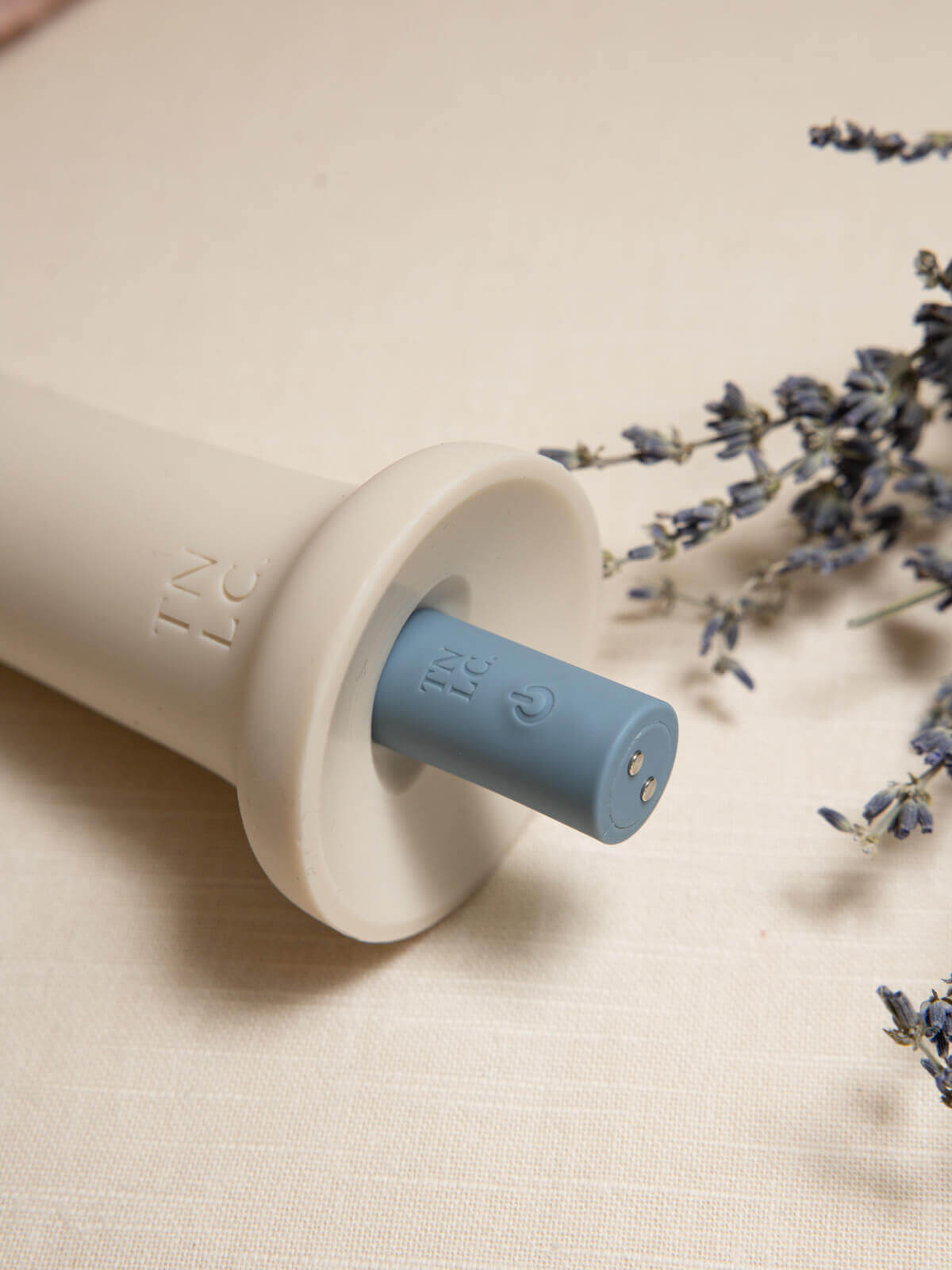 Dill Straight : Flexible 7” Silicone Dildo with Suction Cup